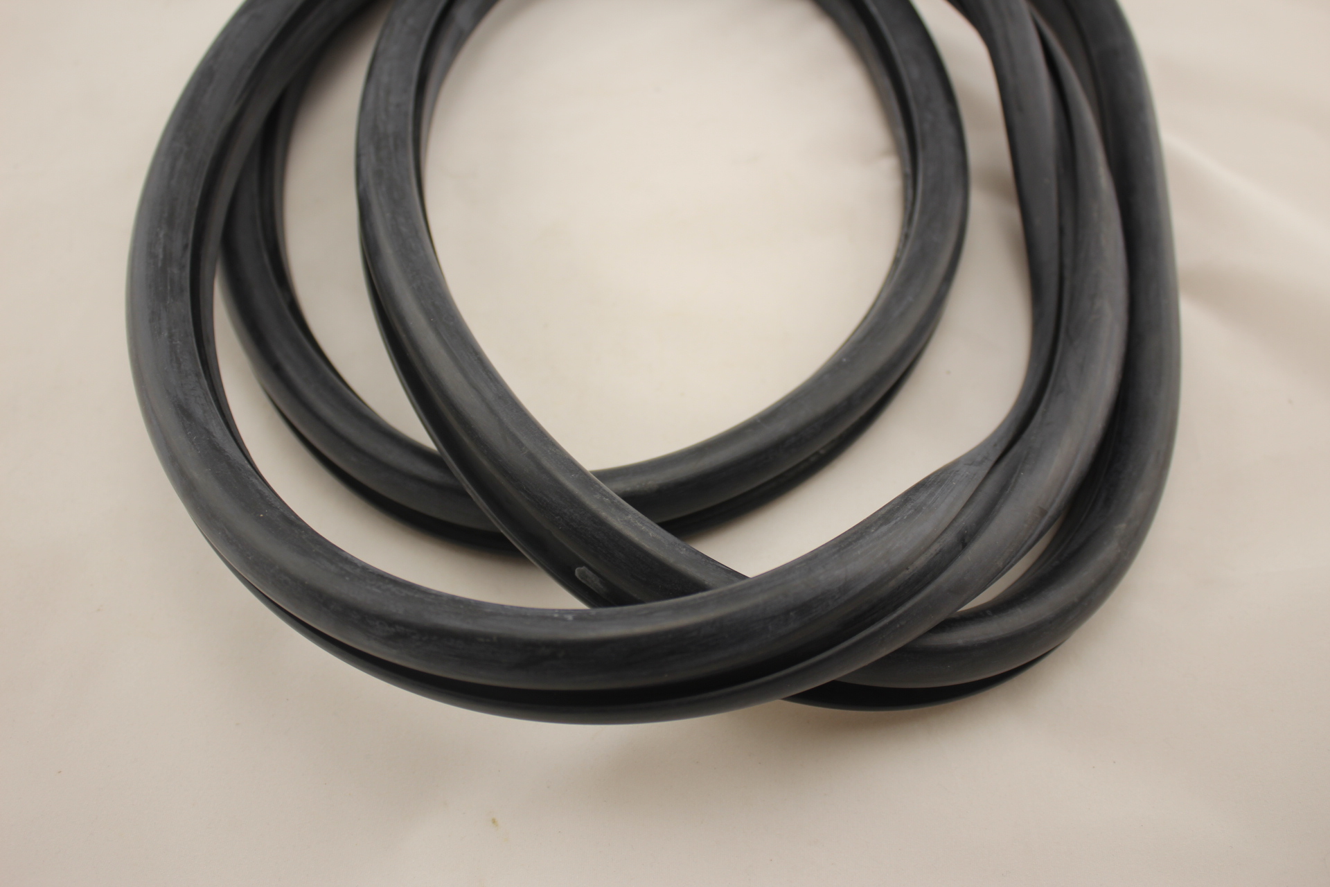 Windscreen Rubber – Front Oct 56 – Dec 66, 1000 Models – EXT103