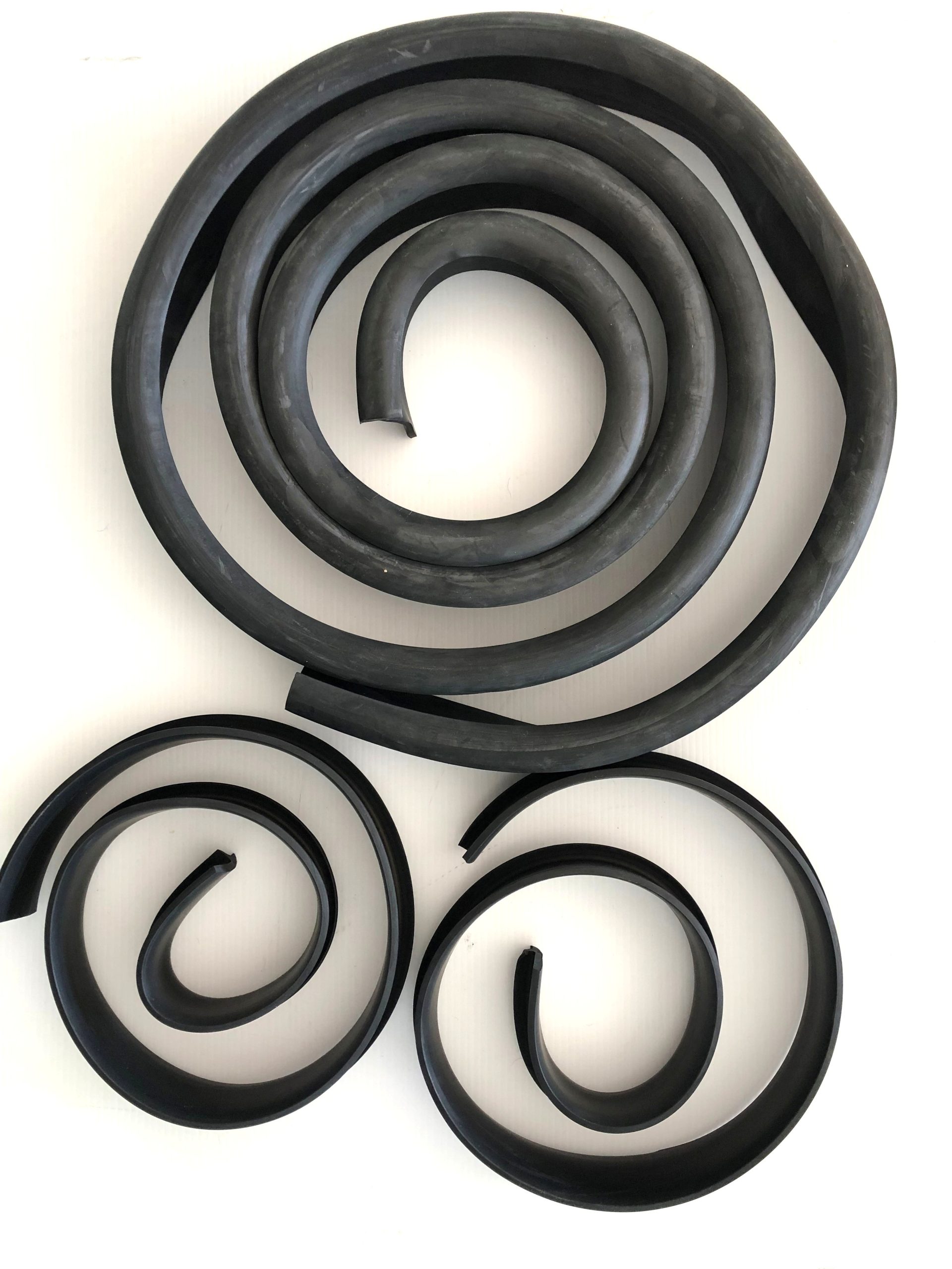 Cab To Back Rubber Seal Set (Pick-Up) With Factory Rear Load Area – RPV202