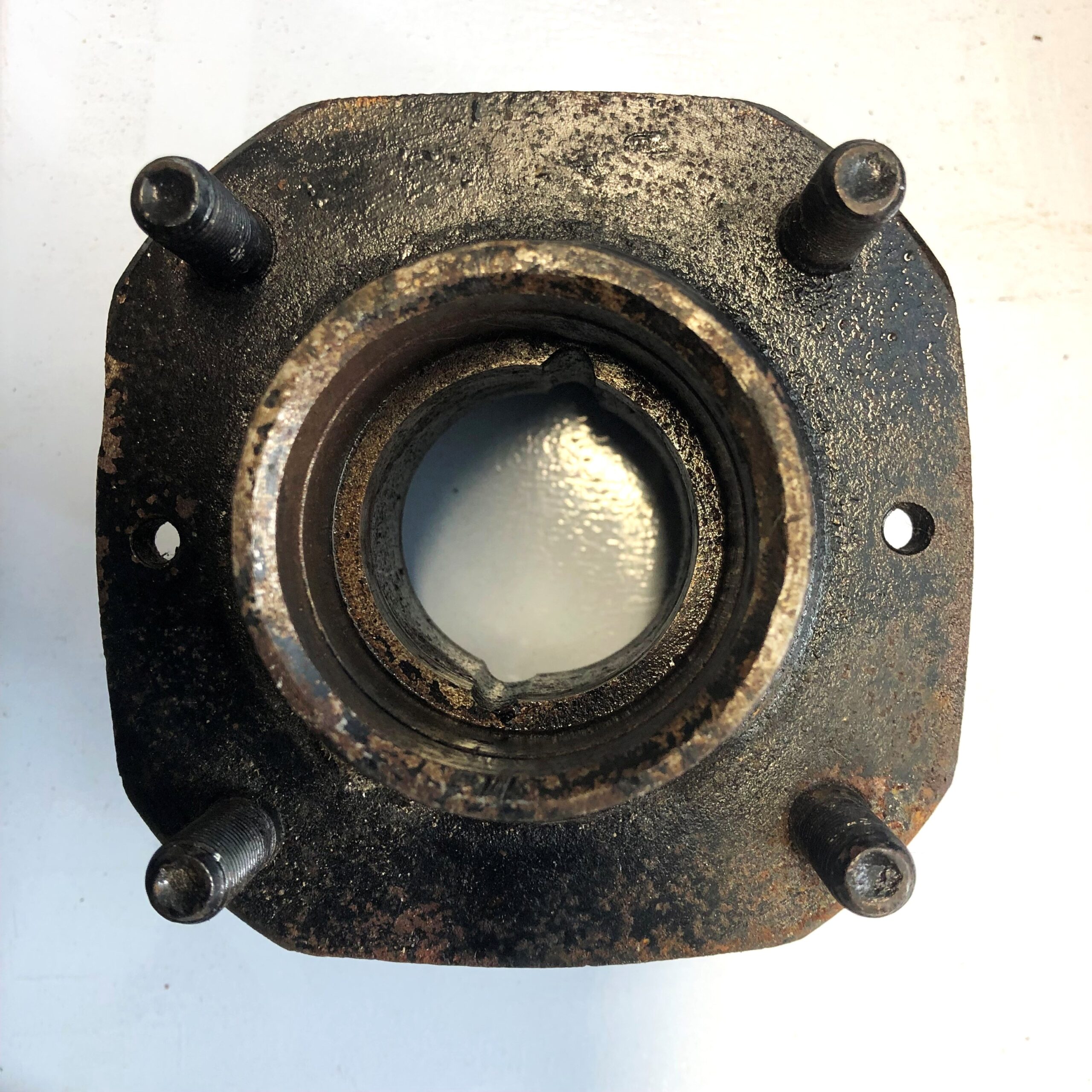 Front Hub (ATA4128 / ATA4129) Second-Hand